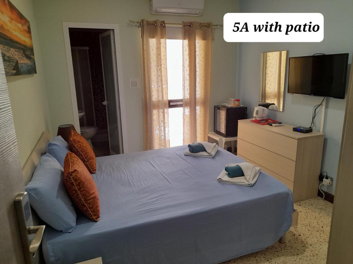 Seabreeze Holiday Guestrooms Сент-Полс-Бей Экстерьер фото